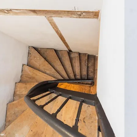 بيت ضيافة La Mouliere Family House